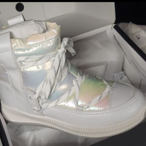 Nine west cozy sneaker boot waterproof xgrip bottom beautiful changing colors!